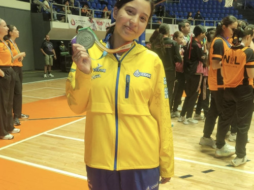 De El Salto al podio nacional: El vuelo de Leslie Valentina en el voleibol