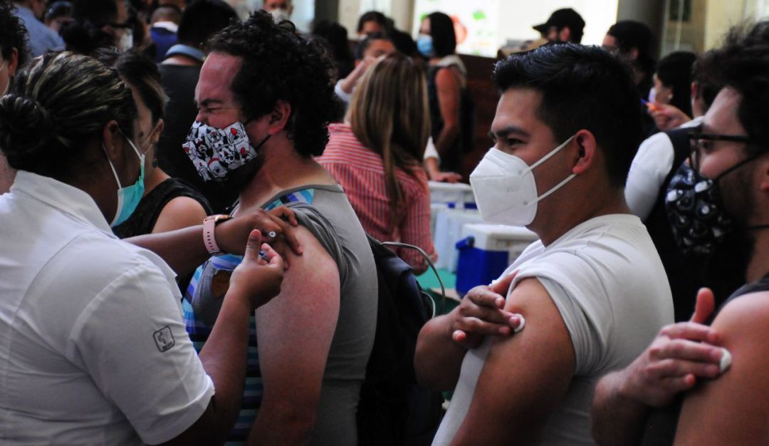 Abren más citas para vacunar a "treintañeros"