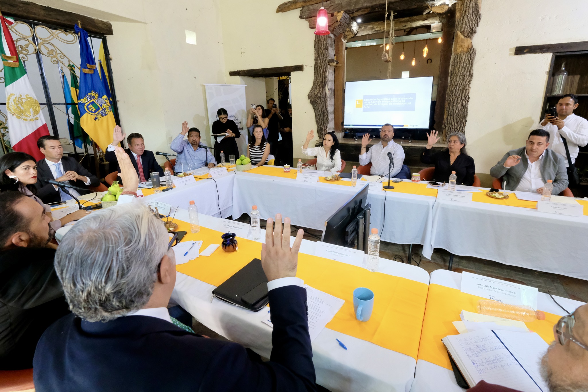 Acuerdan reparación de los predios de los vertederos de Laureles y Matatlán