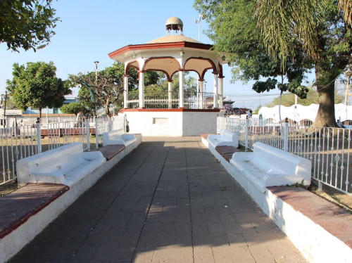 Anuncia El Salto remodelación de plaza cívica de San José del Castillo y obras complementarias