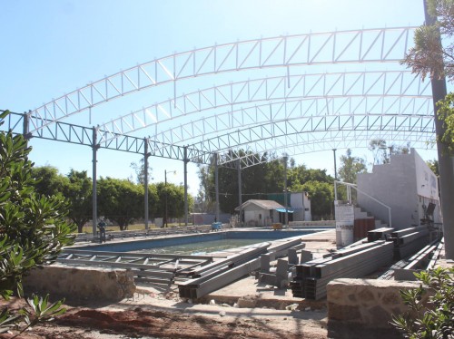 Avanza instalación de Domo en alberca de Unidad Deportiva