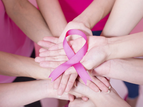 Cáncer de mama: realizar rutinariamente autoexploración y mamografías