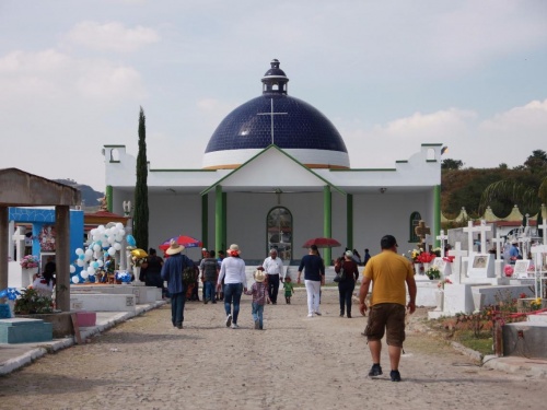 Cementerios permanecerán cerrados el Día de las Madres