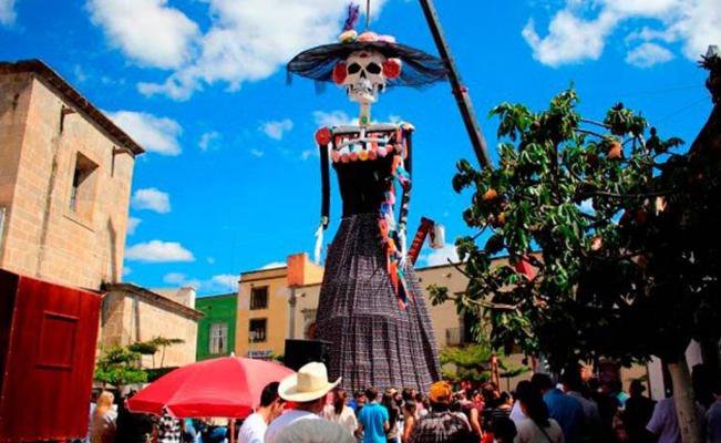 Certifican en Zapotlanejo a la Catrina más grande del mundo