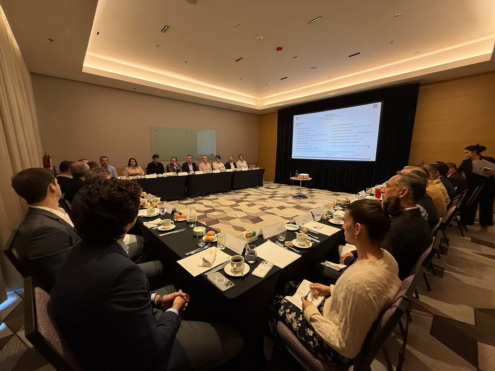 El Salto crea una mesa de trabajos y fortalece vínculos con la industria