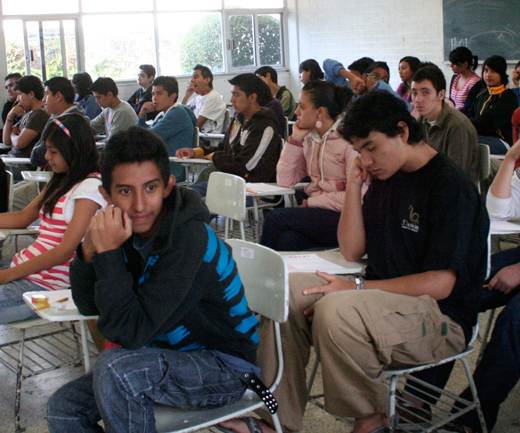 El Salto: Rezagado en educación
