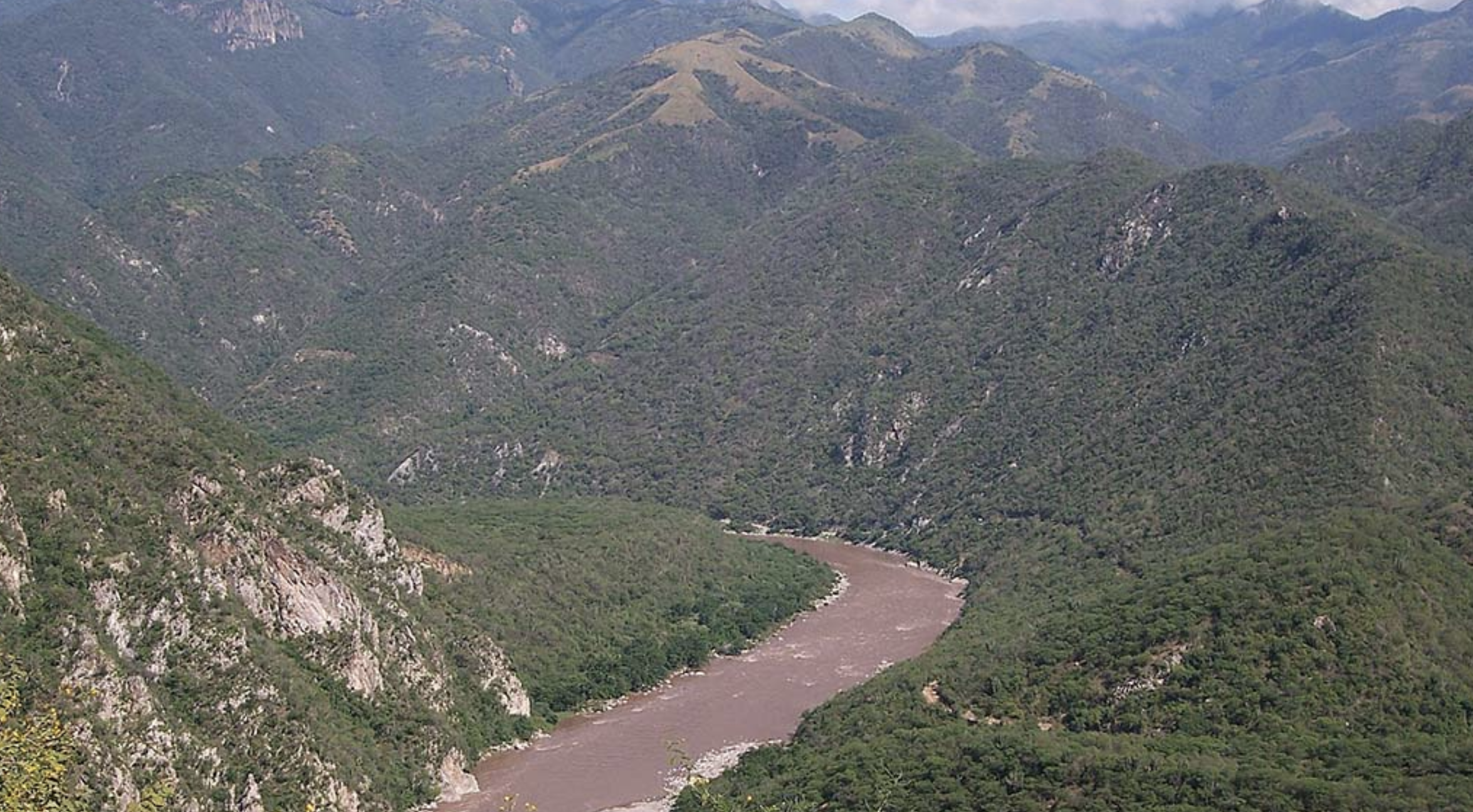 Empresas que contaminan el río Santiago obtendrán descuentos por participar en el saneamiento