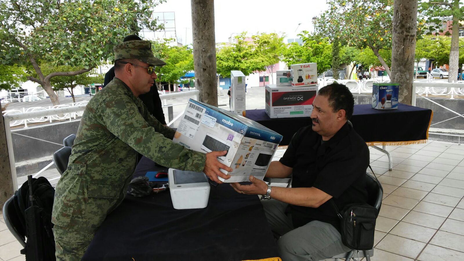 Entregan 411 armas a cambio de electrodomésticos