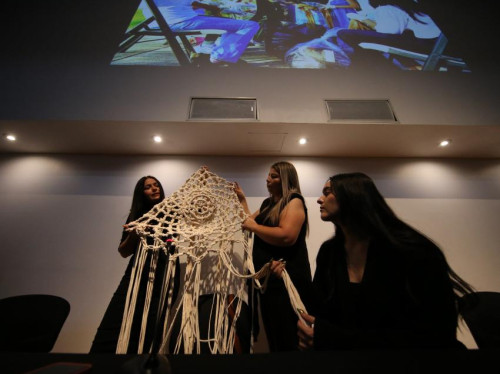 Exhibirán con una “Medusa” de cabello humano la contaminación del Río Santiago