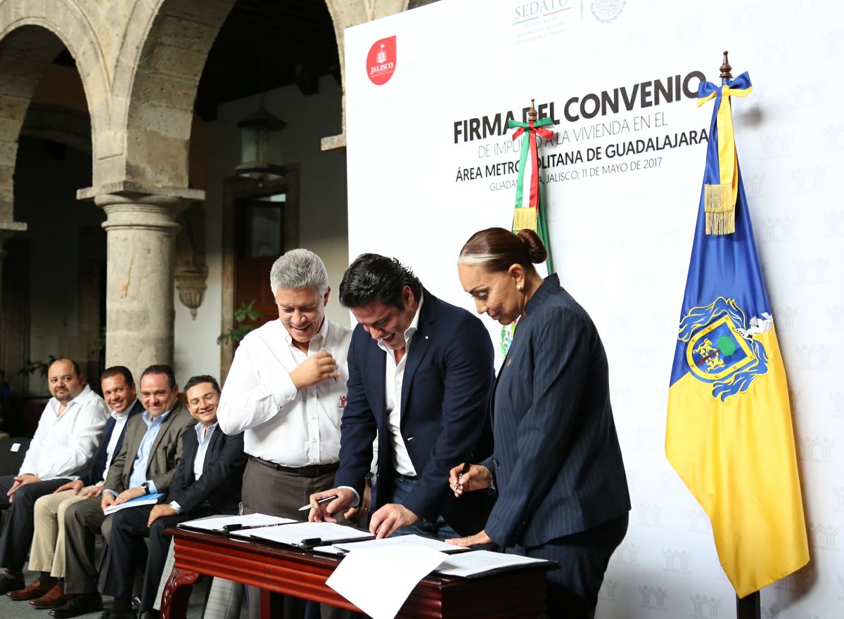 Firman Convenio de Impulso a la Vivienda 