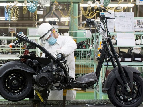 Honda abre nuevo turno de manufactura de motos en planta de El Salto