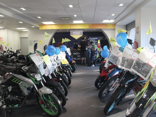 Impulsan programa de emplacamiento de motocicletas con módulos en tiendas departamentales