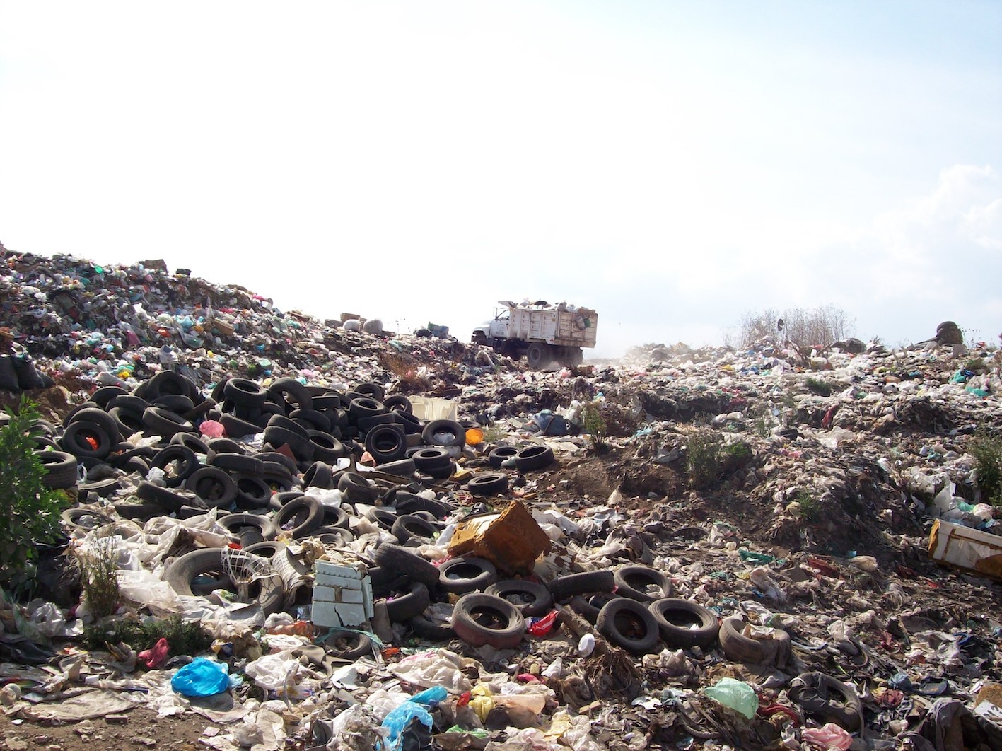 Llantas desechadas, problema ambiental creciente