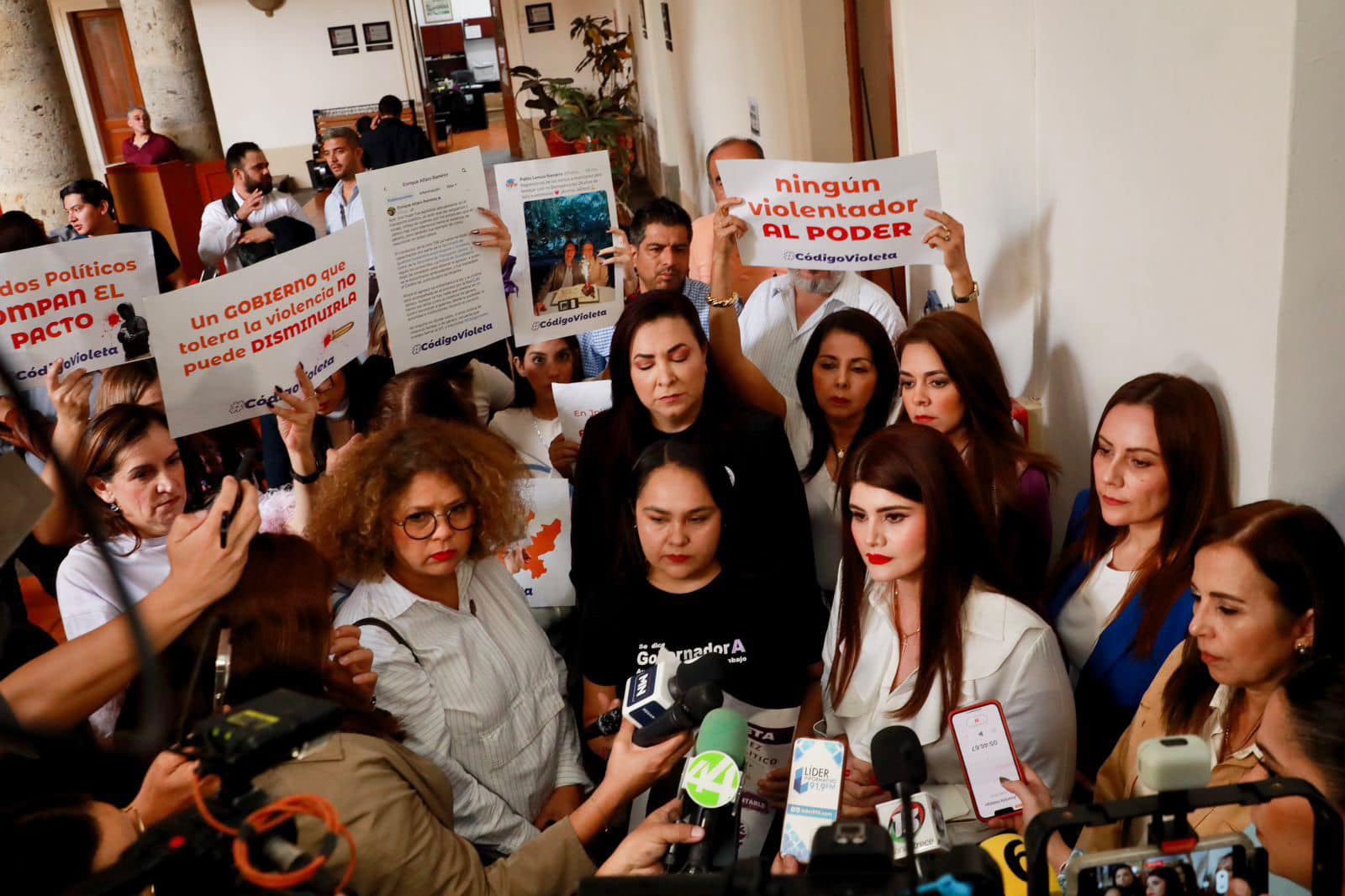 Exhorta Cuquis a MC a que no "impulse a un violentador"