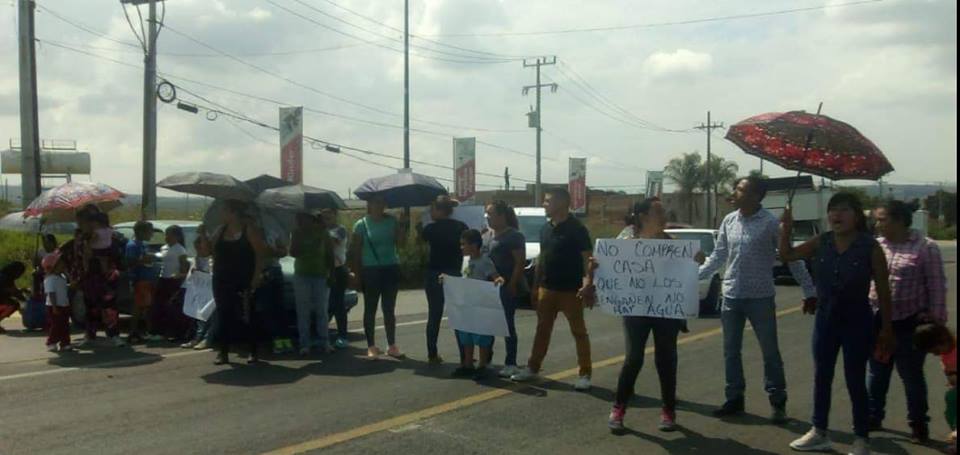 'No compren casa, que no los engañen, no hay agua' 