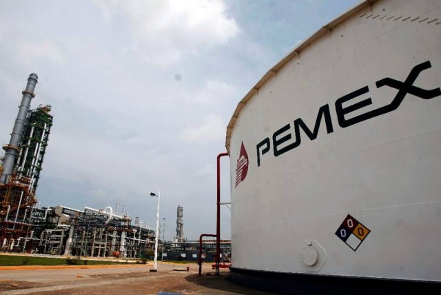 Pemex distribuyó tres mil millones de litros de gasolinas en