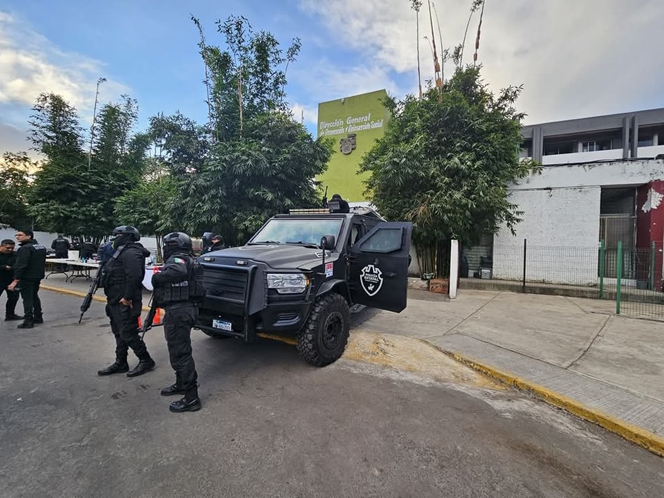 Realizan operativo en penales de Puente Grande