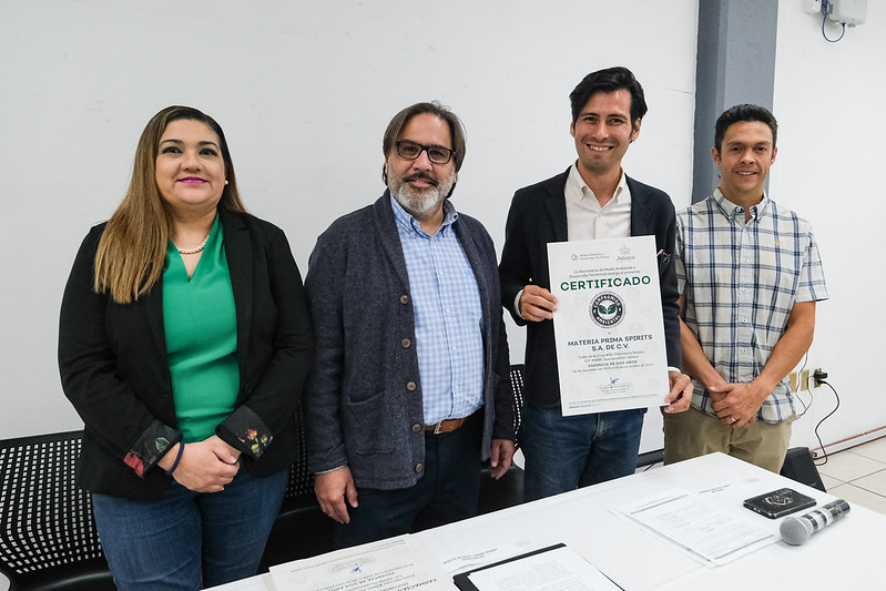 Semadet certifica a empresa juanacatlense Materia Prima Spirits por compromiso ambiental