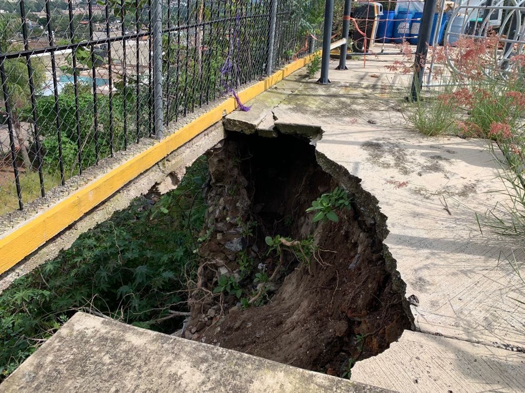 Derrumbe de hace un año impide clases presenciales en la Escuela de "El Cerrito"