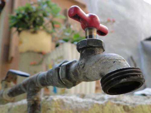 Sufren por el agua en El Salto