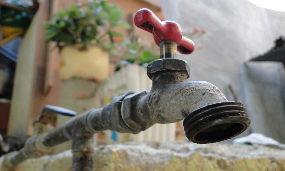 Sufren por el agua en El Salto