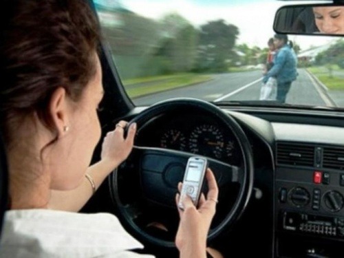  Uso de celular al conducir, un llamado a la tragedia