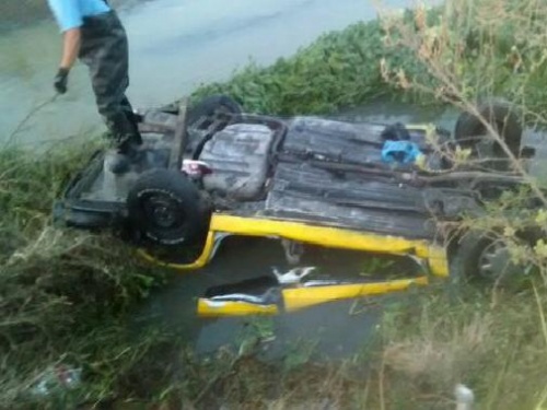 Volcadura de taxi deja cinco muertos en canal de Las Pintas 