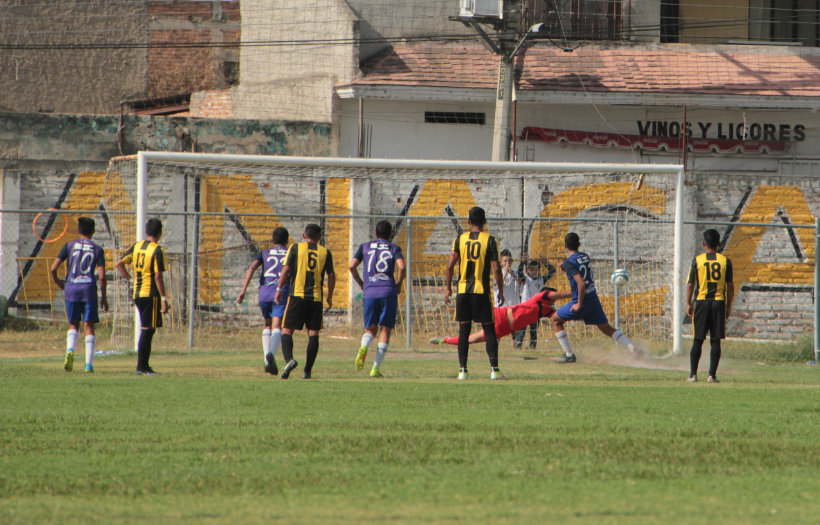 Cierra Gorilas con derrota