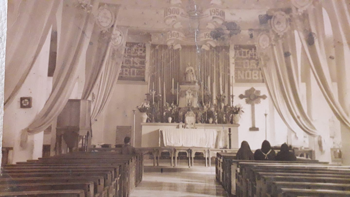 Rezando en el Templo de Abajo